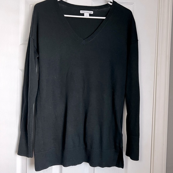Amazon Essentials Tops - Long sleeve sweater top. Size small.‎